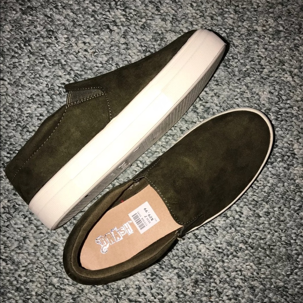 NWT olive green platform